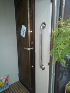 動線にあわせて手すりを設置