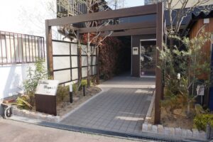 マンションオーナー様からエントランスの改修工事のご依頼。