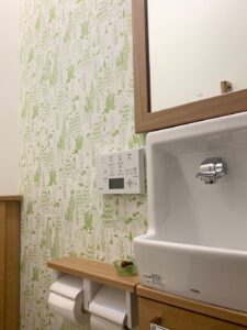 トイレの施工例 ムーミン壁紙 サンゲツ MOMI 品番 FE6307