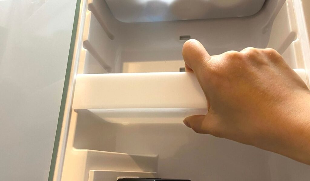 棚板をつける写真