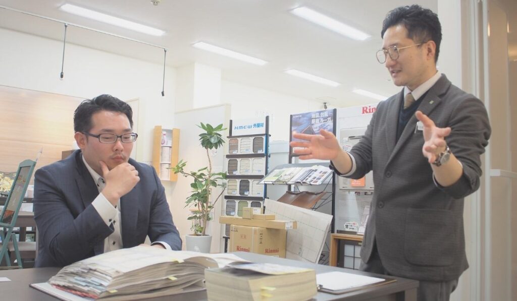 打ち合わせ中の山田さまと田邊さんの写真