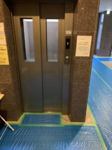 エレベーター前 養生 マンション