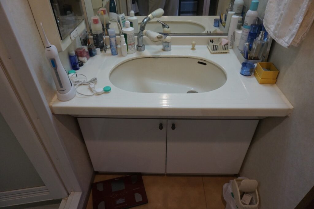 気持ちの安らぐ場に変えたい。古くお風呂なので掃除がしにくく、寒くて床も冷たい。シャワーの位置や、小物を置く場所を使いやすくしたい。