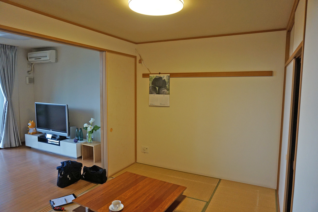 和室が汚れが目立ち活用していない。和室をリビングとつなげたい。大好きな海外家具を置いて内装とあうようにしたい。