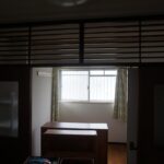隣接する部屋の間仕切りを撤去して広く使える一つの部屋に。寒い北向きの部屋に断熱、壁に断熱材 内窓にしました。