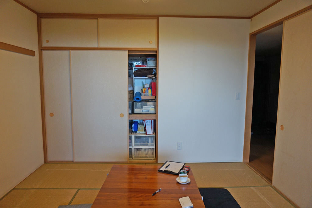 和室が汚れが目立ち活用していない。和室をリビングとつなげたい。大好きな海外家具を置いて内装とあうようにしたい。